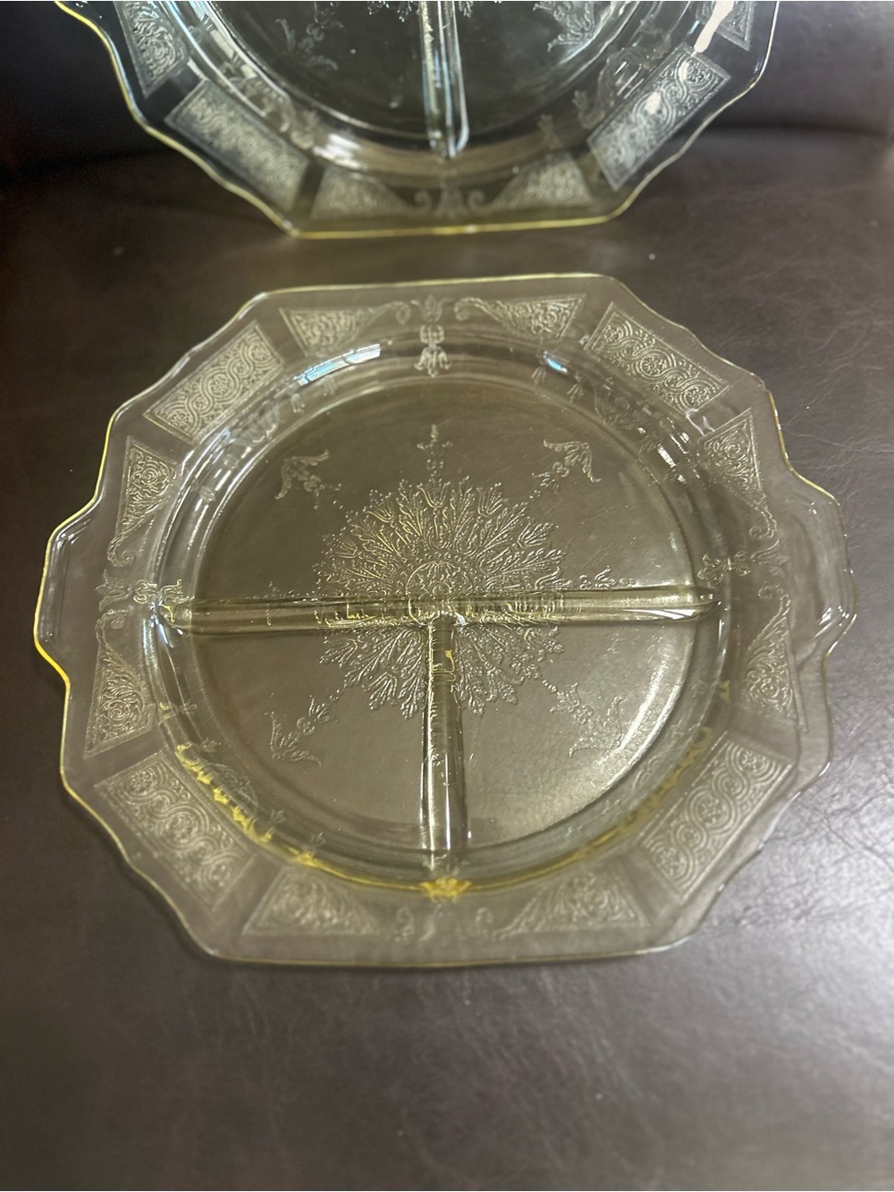 Set of 2 Vintage Anchor Hocking princess yellow gold grilling 3-dived plates - Picture 3 of 5